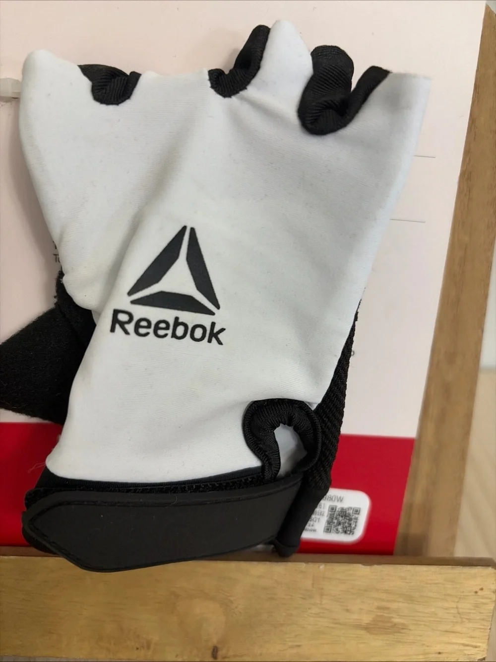 Reebok White and Black Half-Finger Training Gloves size S-M